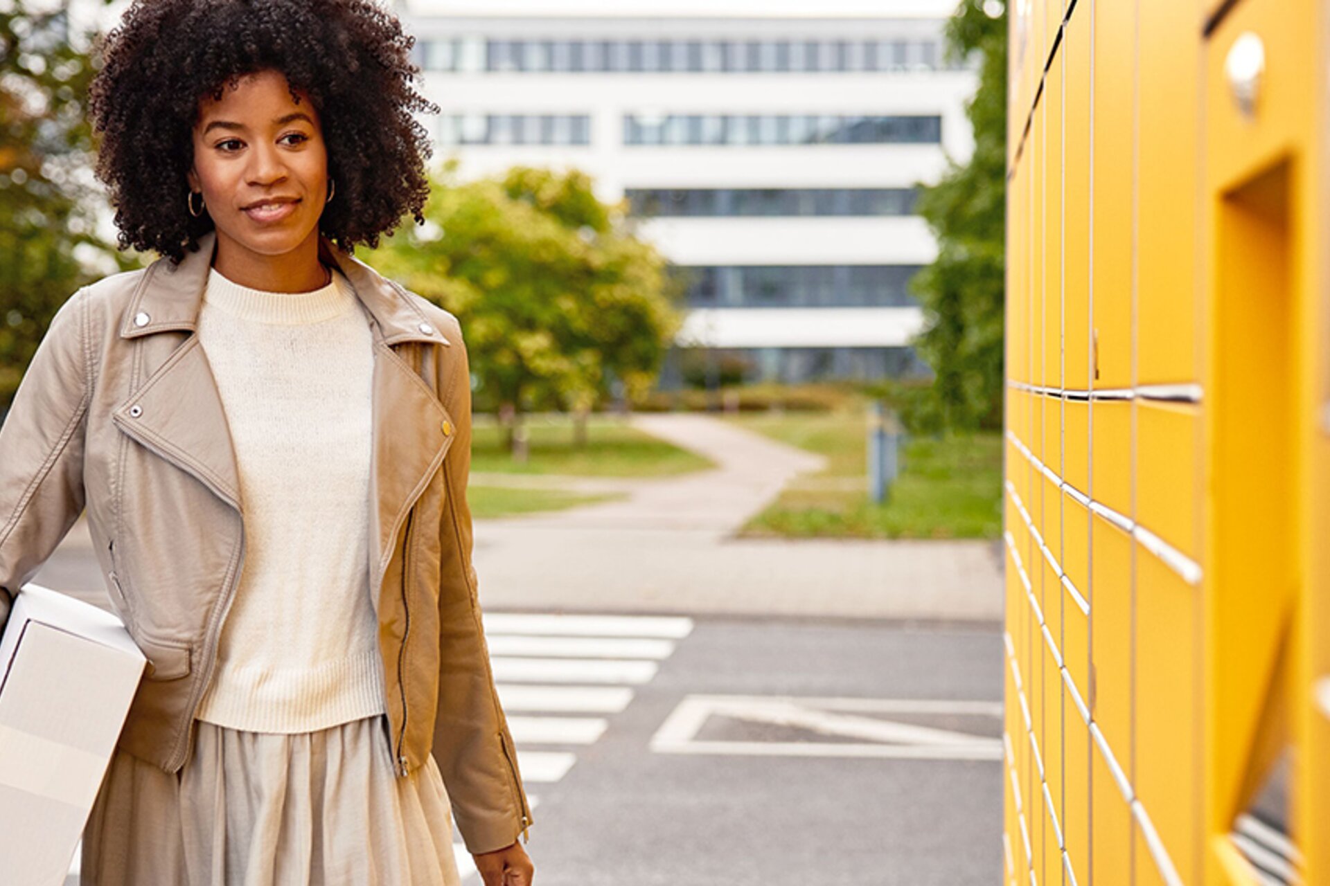 Groot pakket versturen duurzaam en snel | DHL eCommerce